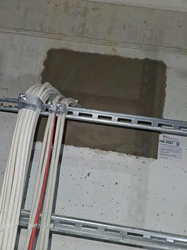 Mörtelabschottung in Wand oder Decke – ausgeführt von TFT Brandschutz (Bild 14)