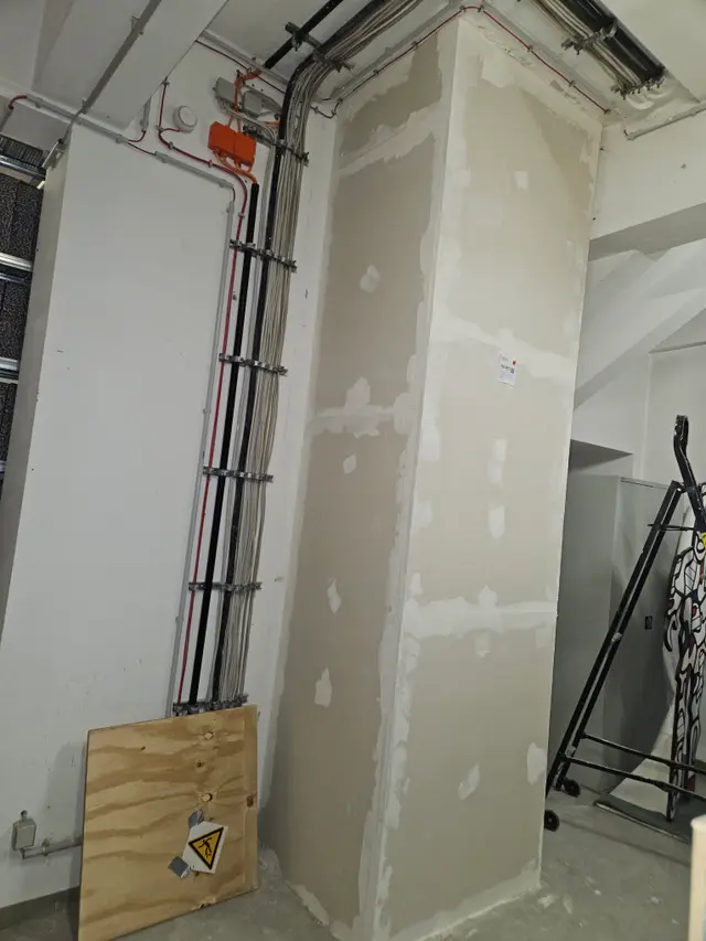 Schachtwand F 90 aus Brandschutzplatten – ausgeführt von TFT Brandschutz (Bild 1)
